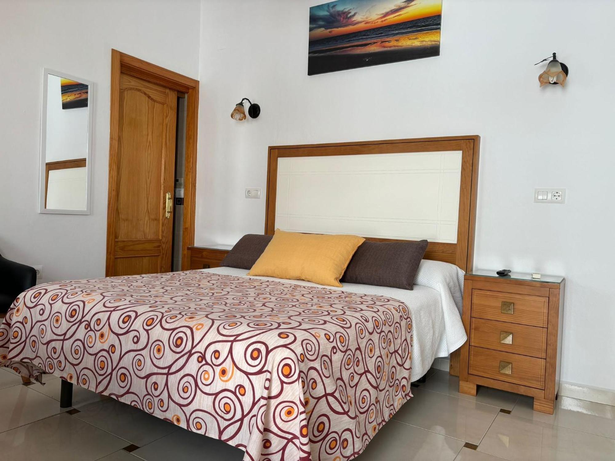 Готель Hostal Los Arcos Чипіона Екстер'єр фото